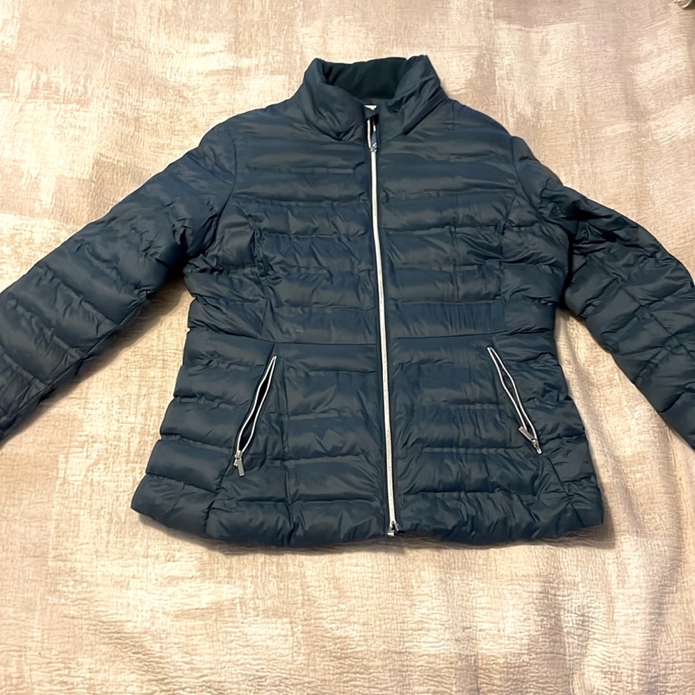 Time And True; Dark Green Puffer Jacket, With Two Outer Pockets and One Inner